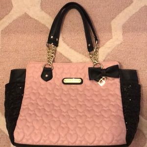 Black and pink Betsey Johnson purse💕🖤